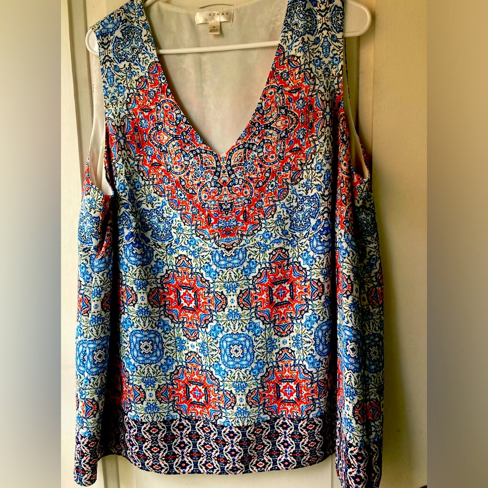 Stylish sleeveless tank top lined shell